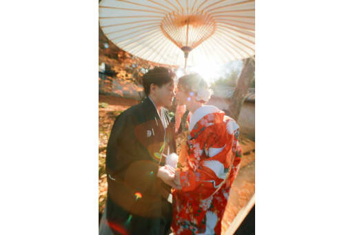 最初の衣装は色打掛と紋付袴