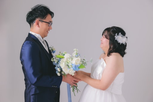 ブーケに手を添えて。ふたりの想いが重なる瞬間