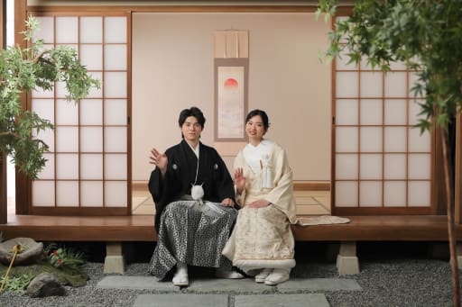 縁側に腰掛けて