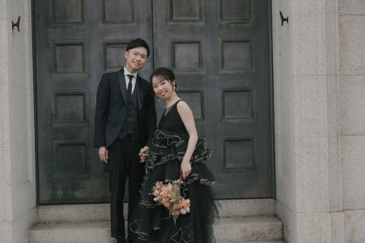 黒扉でスタイリッシュに