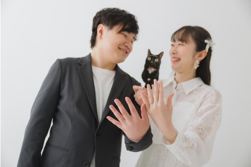 結婚指輪とねこちゃんと共に