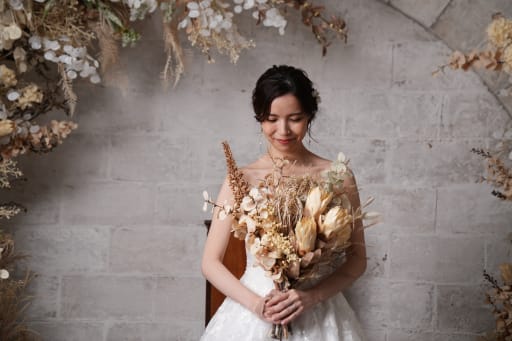 ブーケを持った花嫁さん