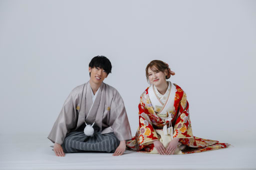 和装の締めは定番ポーズのお正座撮影♪ 年賀状やご挨拶などいろいろな用途で使用できます♪