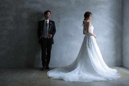 グレーの背景で