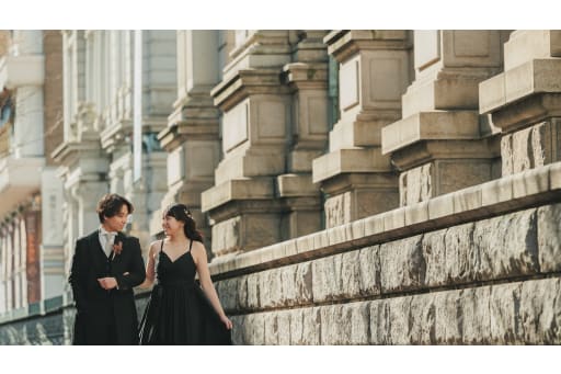 【見つめ合う幸せ】陽だまりの中の優しいエスコート