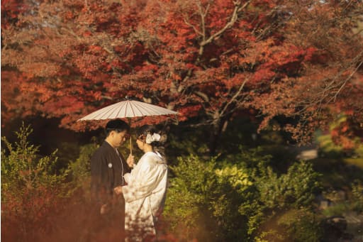 紅葉の中で