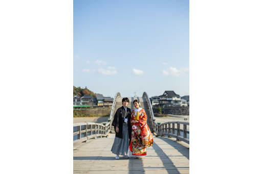 歴史ある橋の上で