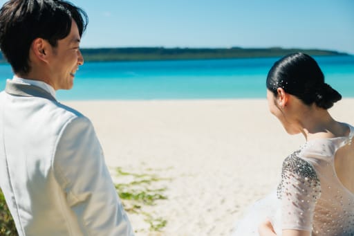   海に向かうお二人