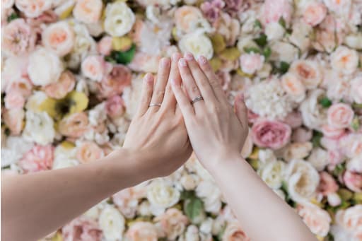 お二人のお手元のカット