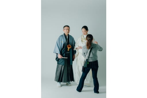 撮影の間のオフショットも。