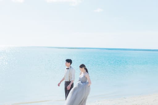 おふたりと海。