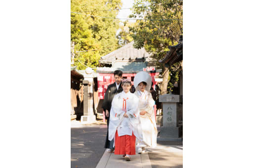 秋晴れの牛嶋神社で