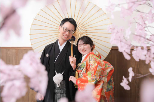 桜のお花と和傘であたたかな雰囲気で撮影いたしました！！