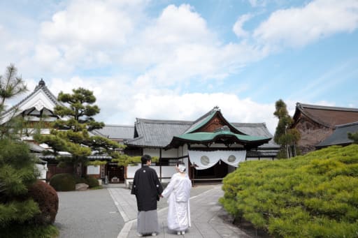 こうした角度を変えての建物とのショットも大覚寺ならでは◎