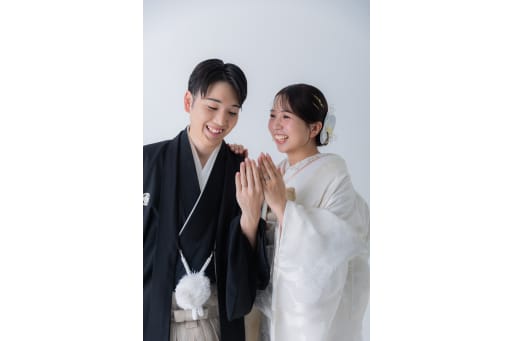 指輪を見せて