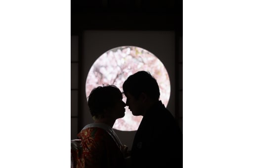 少し照れちゃうポーズも