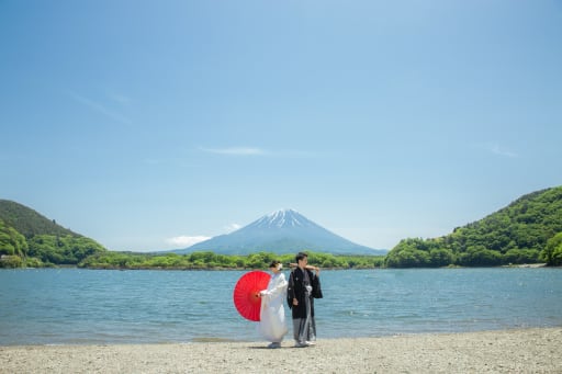 富士山と湖畔