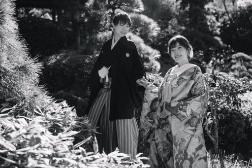 白黒写真も！新婦さんの笑顔と、新郎さんの新婦さんを見つめる優しい笑顔が素敵です！