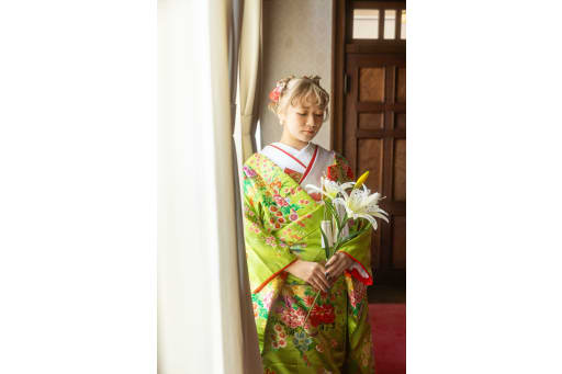 新婦さんとお花