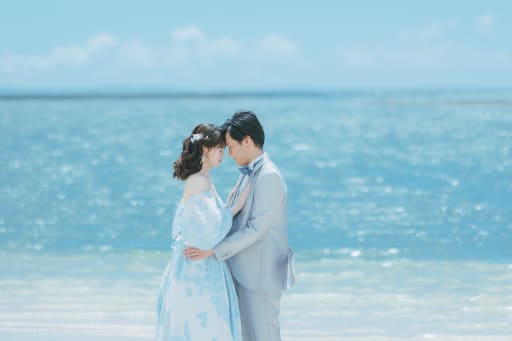 波音に包まれて…ギュッと寄り添うふたり