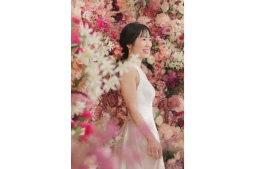 花に埋もれる