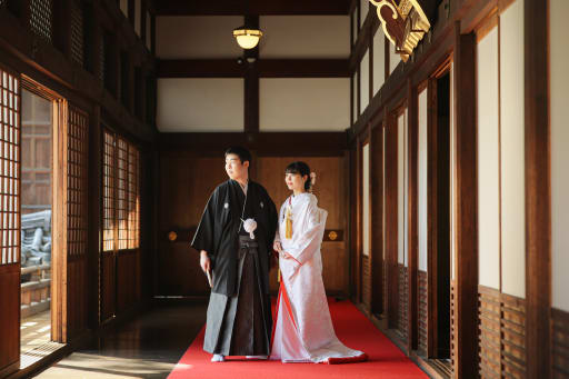 建物内にはいり、寺院内の廊下での１ショット