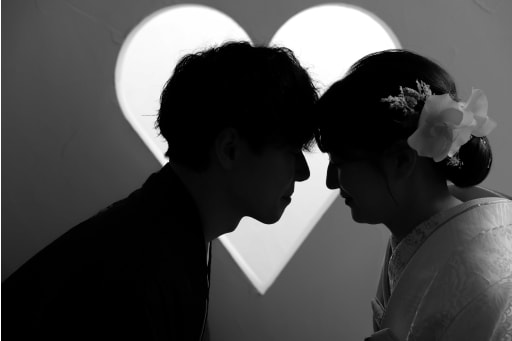 ハートをバックに