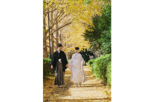 イチョウ並木で