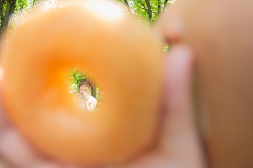 ドーナツの中から