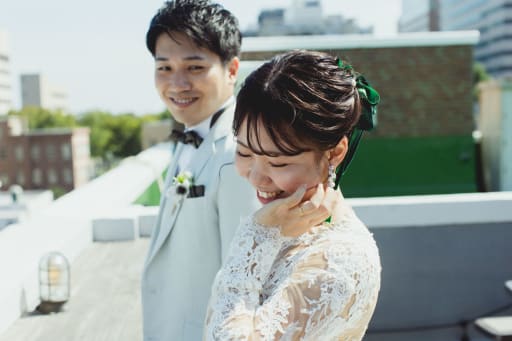 新郎様がプロポーズした瞬間を思い起こしながらの撮影は