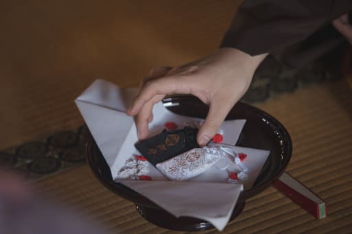 白黒のおまもりはお二人でお互いに送り合います