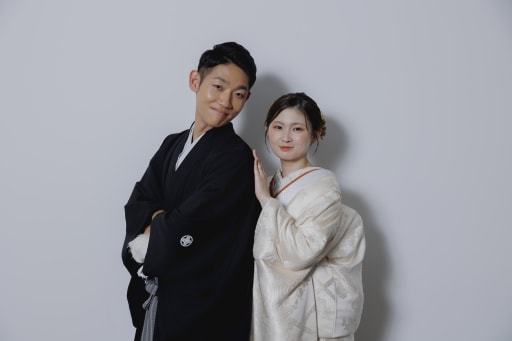 寄り添う姿ににじむ、温かな安心感