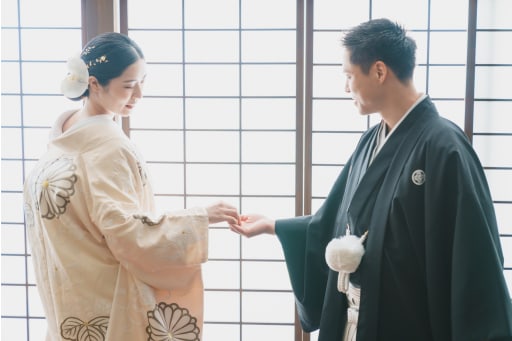 手元も 溢れる光で優しい雰囲気で撮影をさせていただきました。