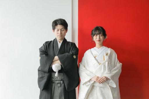 赤背景を半分だけ使って撮影