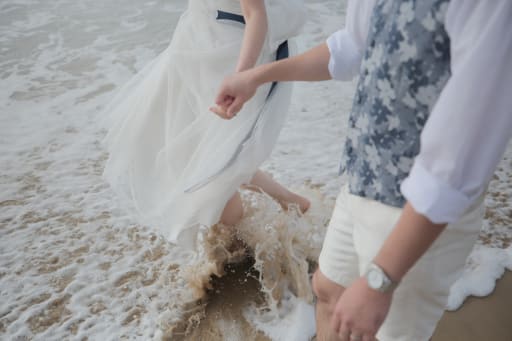 波の音、はしゃぐ声、楽しそうな雰囲気が聞こえてきそうです。