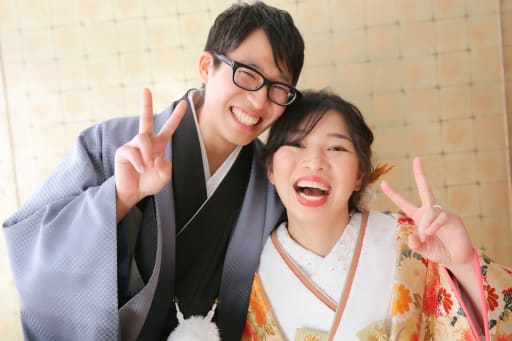 結びはピースで！！