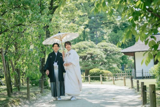 番傘とともに庭園散歩