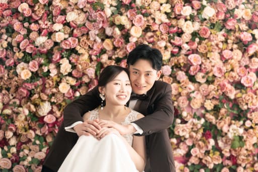 ピンクのお花の背景で可愛らしく♪