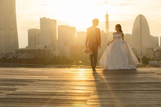 雲の隙間から夕日の光が差し込んできました。