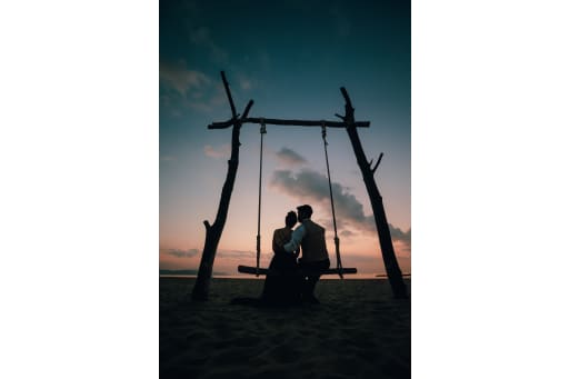 太陽の色と夜空が混じり合う”マジックアワー”