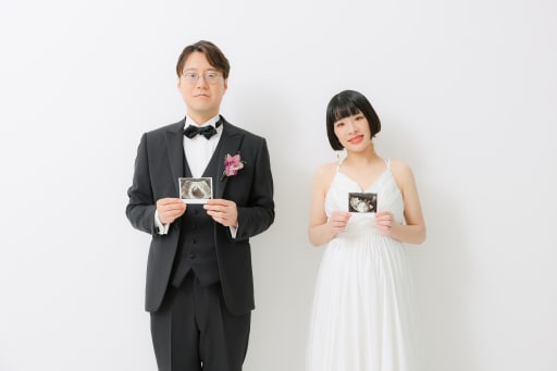 写真を持って