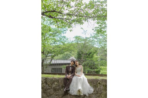 新緑に囲まれて仲良く並んで