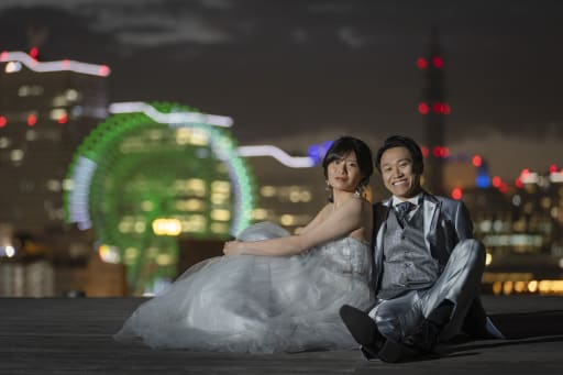 観覧車を大きく映して