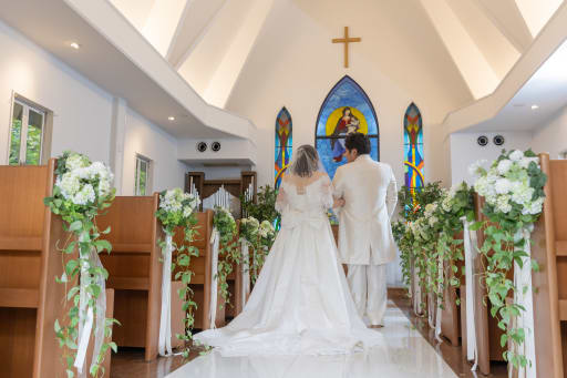 ドレスの後ろ姿