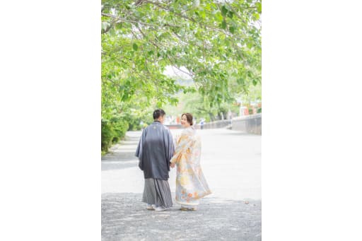 振り返りショットも