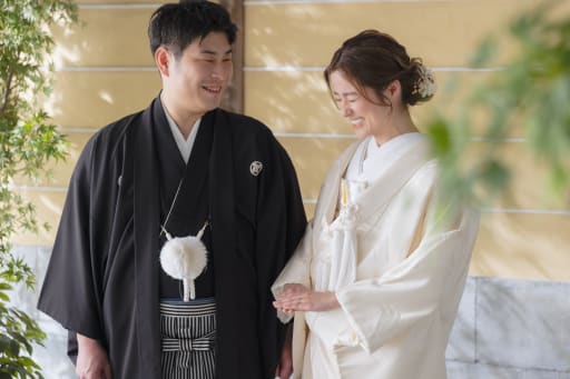 木陰で笑うおふたり