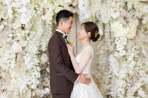 お花をバックに