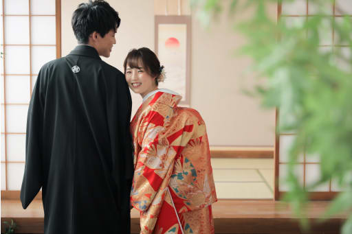 振り向くご新婦様