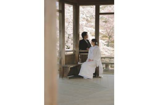 穏やかな浮見堂内