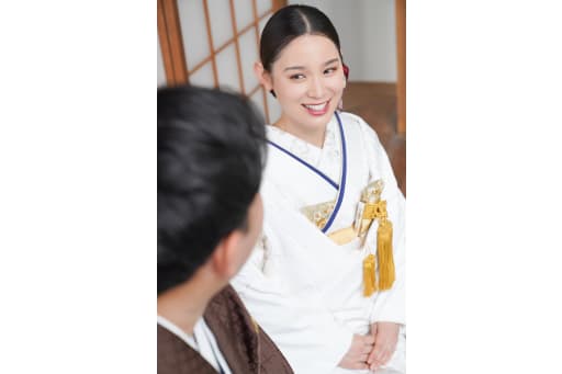 新郎様を見つめて。